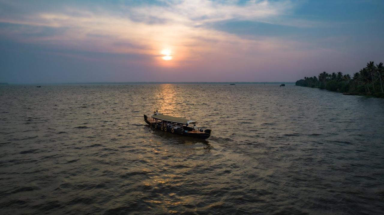 Amritara A Beach Symphony Mararikulam Buitenkant foto